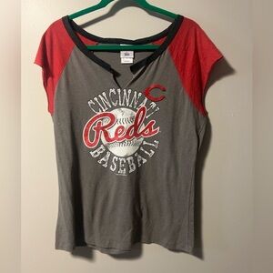 Genuine Merchandise Campus Lifestyle Cincinnati Reds women’s Tee Red and Gray